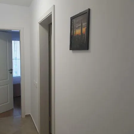 Monadin 3 Apartment *