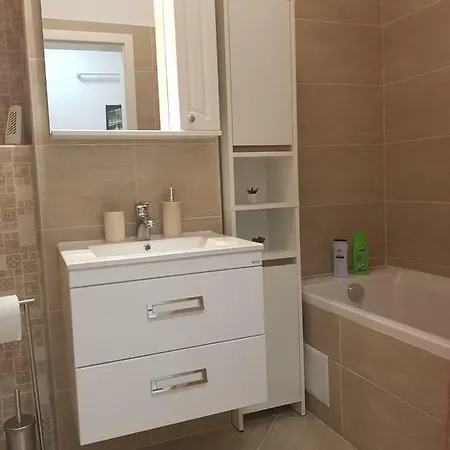 Monadin 3 * Brasov