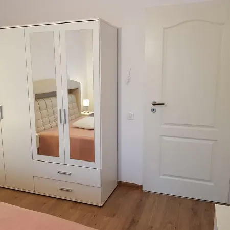 Monadin 3 Apartment *